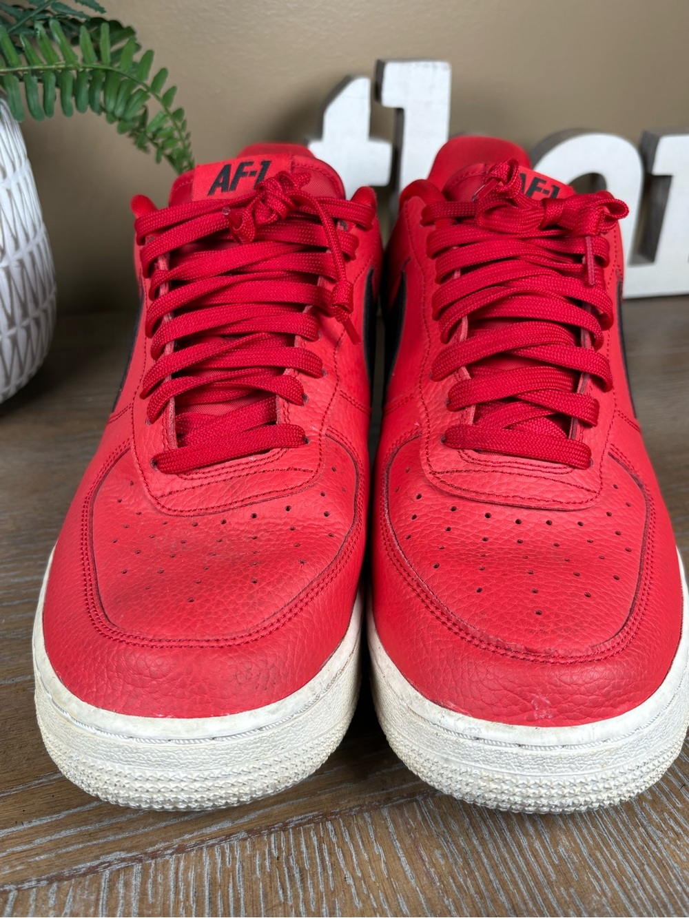 Nike Air Force 1 Statement Game NBA
University Red/Black size 11.5
823511-604 - Picture 5 of 10